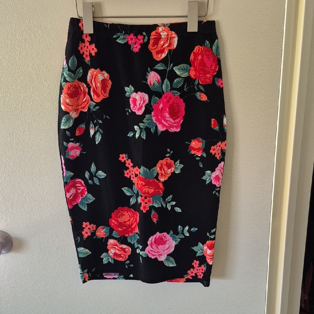 Love Black Floral Pencil Skirt
